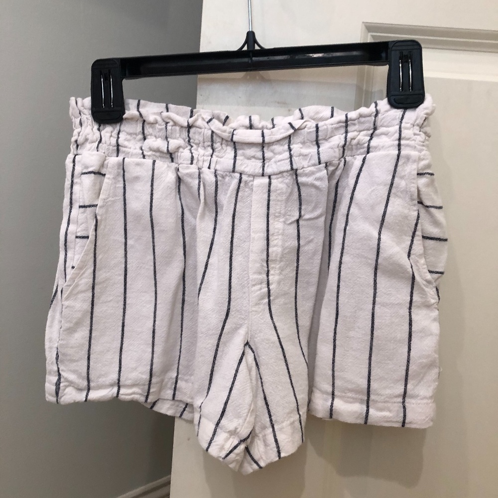 Vince Camuto white shorts with navy stripes
